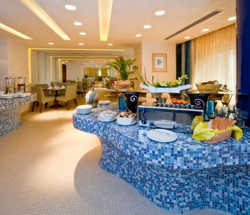 Al hamra 4 оаэ. Отель al Hamra. Аль ХАМРА 4. Hamra Hotel 4*. Sahara al Hamra Hotel 4* отзывы и фото отеля за 2022 год.