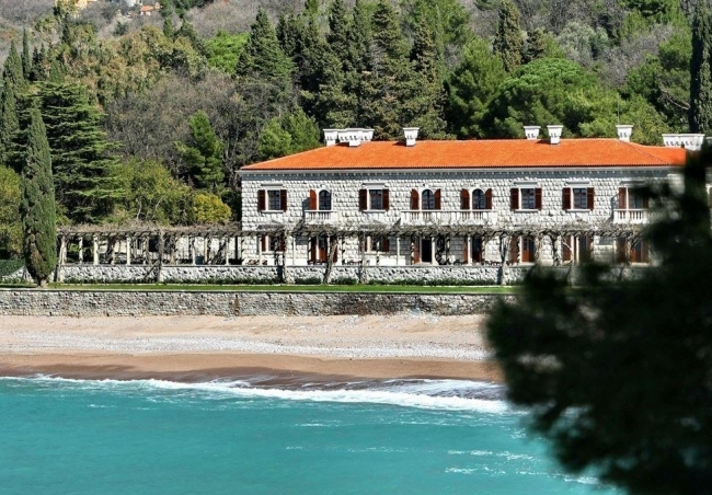 main photo