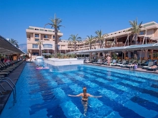Crystal De Luxe Resort & Spa