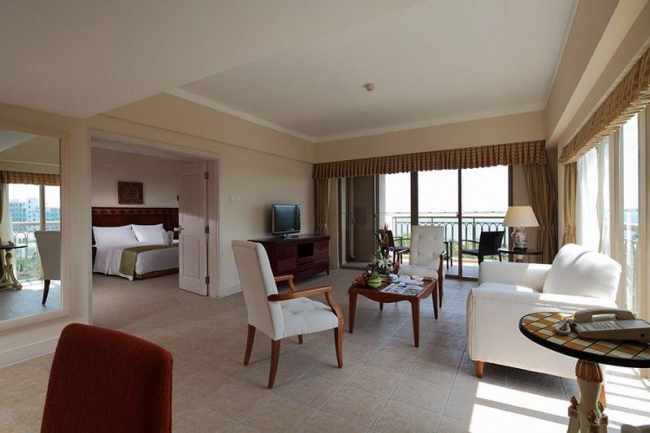 Holiday Inn Санья