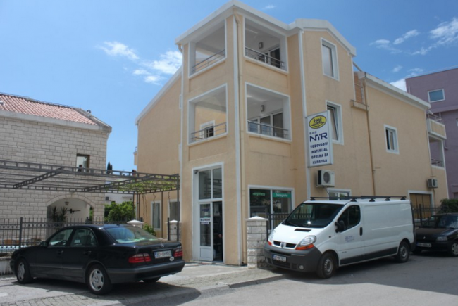main photo