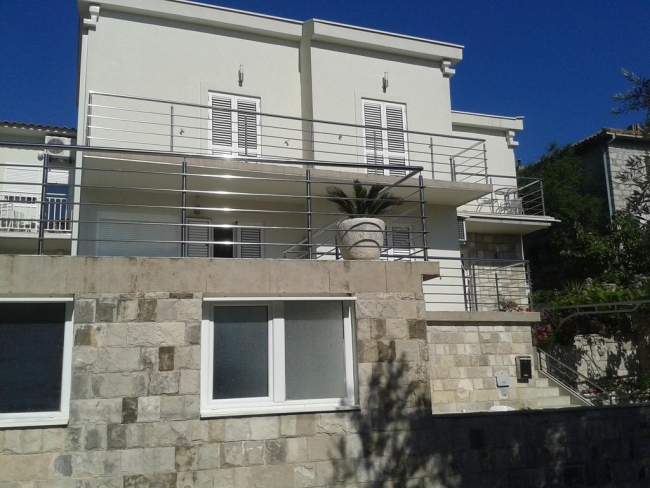 main photo